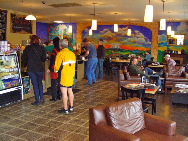 Papacinos.Inside.Mural.2