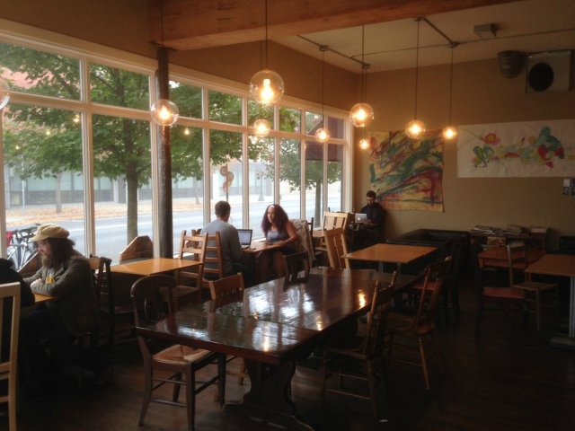 coffeehouse5.interior.windows